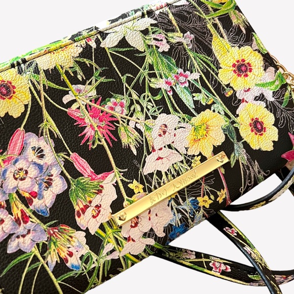NWT BETSEY JOHNSON DANI CROSSBODY XOFLORAL WHITE FLORAL GOLD CHAIN PURSE - Picture 13 of 16
